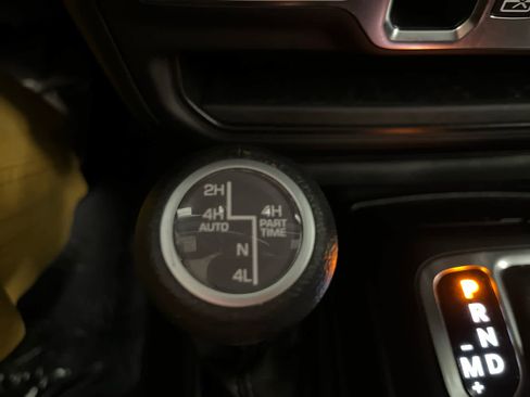 Used 2025 Jeep Wrangler Sahara AWD/4WD image 27