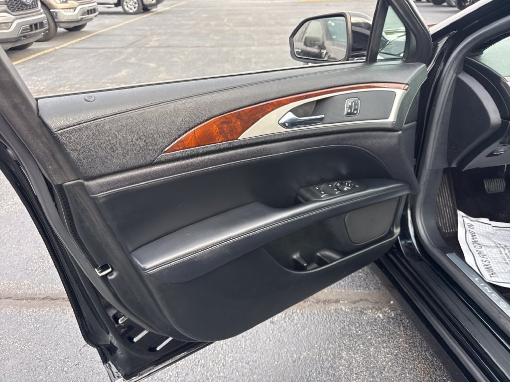 Used 2017 Lincoln MKZ Reserve FWD image 18