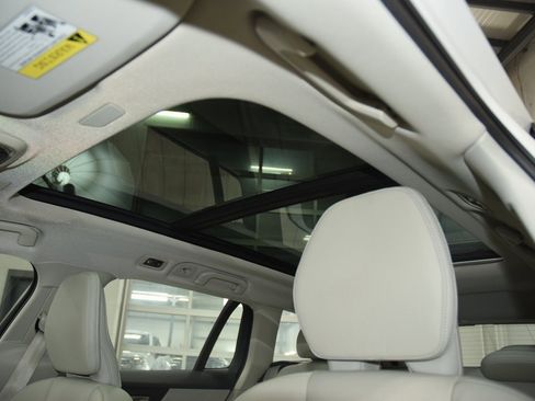 Used 2020 Volvo V60 T5 Momentum w/ Premium Package image 42