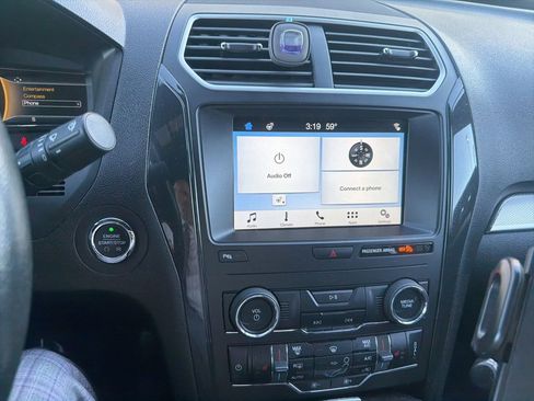 Used 2018 Ford Explorer XLT w/ Equipment Group 202A image 25