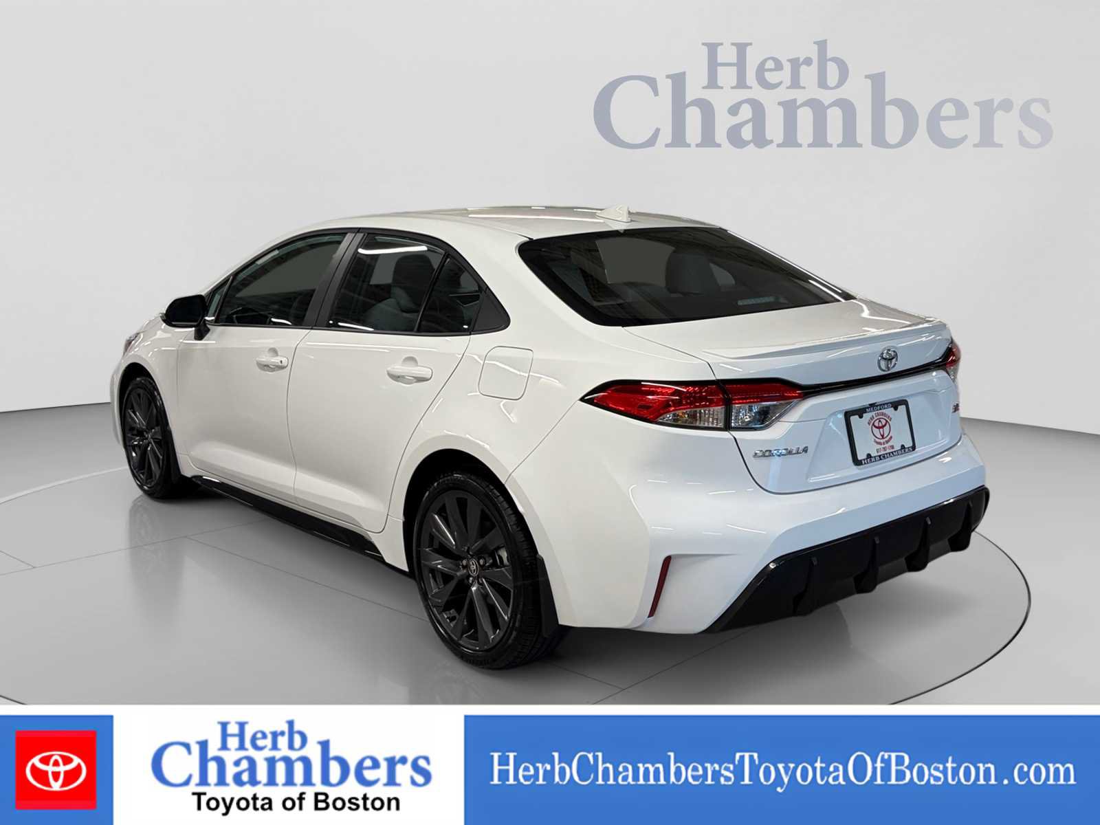 Used 2026 Toyota Corolla SE FWD image 3