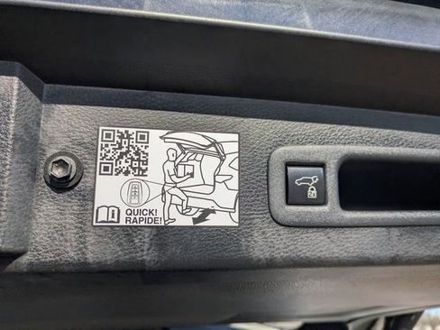 Used 2023 Toyota Sienna Limited image 30