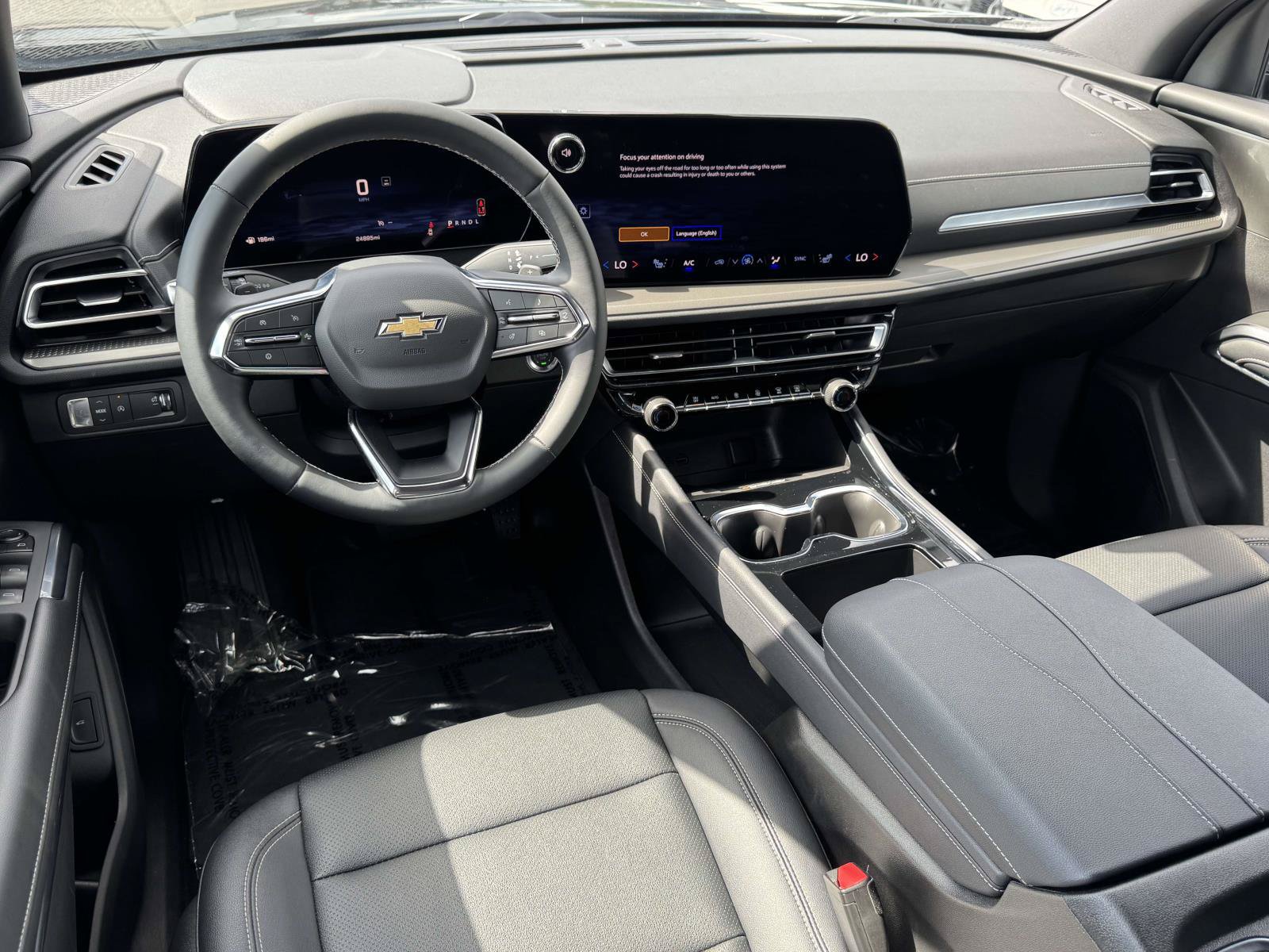 Used 2026 Chevrolet Traverse LT w/ Driver Confidence Package FWD image 2