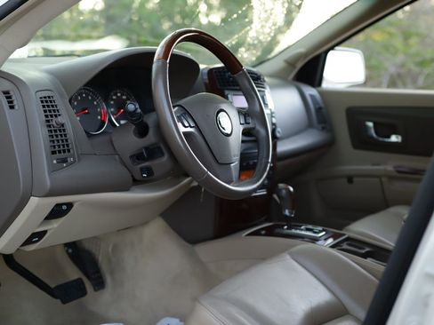 Used 2006 Cadillac SRX w/ Seating Package image 9