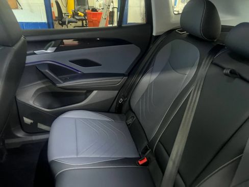Used 2026 Volkswagen Tiguan SE AWD/4WD image 40