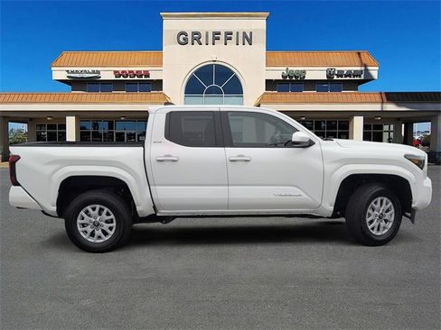 Used 2024 Toyota Tacoma SR5 image 3