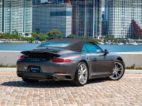 Used 2018 Porsche 911 Carrera image 4