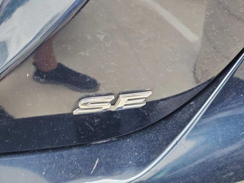 Used 2018 Toyota Camry SE FWD image 18