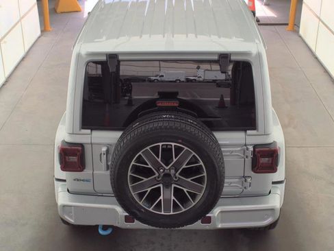 Used 2023 Jeep Wrangler Unlimited Sahara AWD/4WD image 5