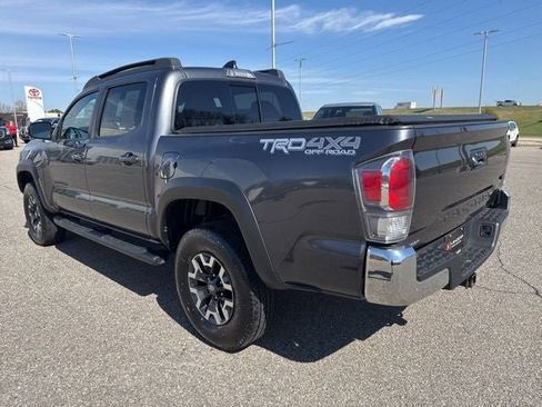 Certified 2021 Toyota Tacoma TRD Off-Road AWD/4WD image 9