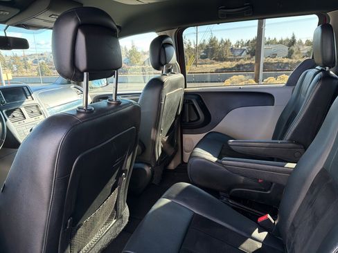 Used 2017 Dodge Grand Caravan SXT w/ Driver Convenience Group image 24