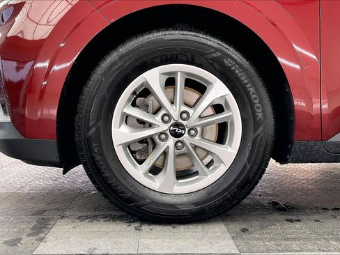 Used 2023 Kia Carnival LX image 8