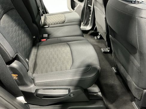 Used 2024 Nissan Pathfinder SV image 23