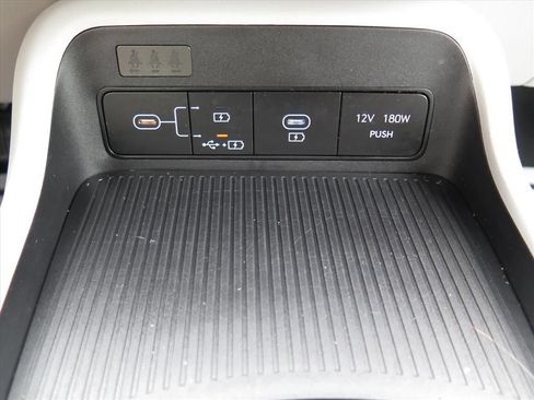 Used 2025 Hyundai Kona SEL FWD image 11