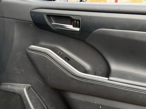 Used 2021 Toyota Highlander XSE image 29