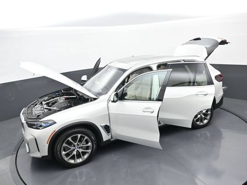 Used 2024 BMW X5 xDrive40i w/ Premium Package AWD/4WD image 43