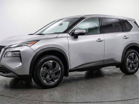Used 2025 Nissan Rogue SV AWD/4WD image 3