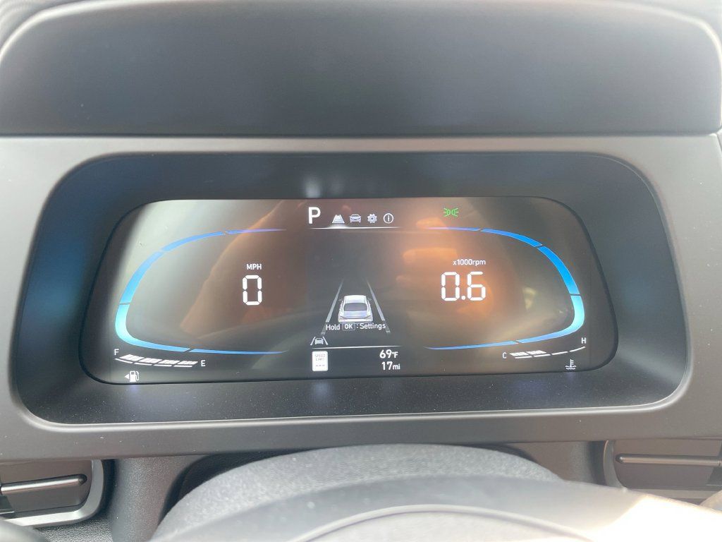 Used 2025 Hyundai Elantra Sport FWD image 42