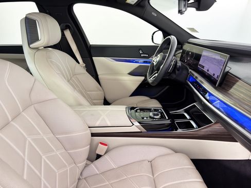 Used 2023 BMW 760i xDrive AWD/4WD image 30
