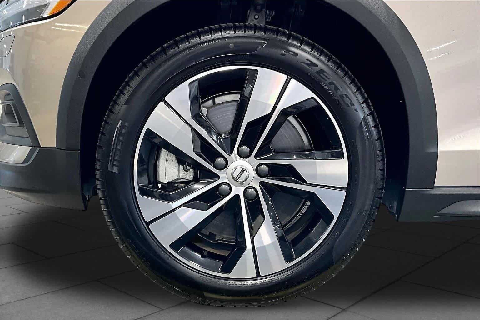 Certified 2026 Volvo V60 B5 Cross Country Plus AWD/4WD image 11