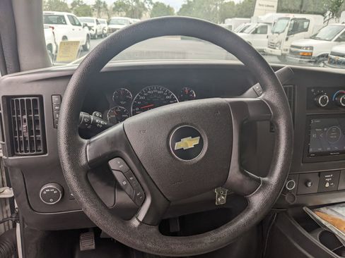 Used 2015 Chevrolet Express 2500 image 20