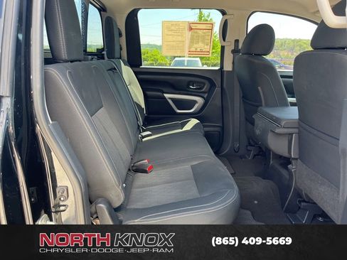 Used 2018 Nissan Titan SV AWD/4WD image 19