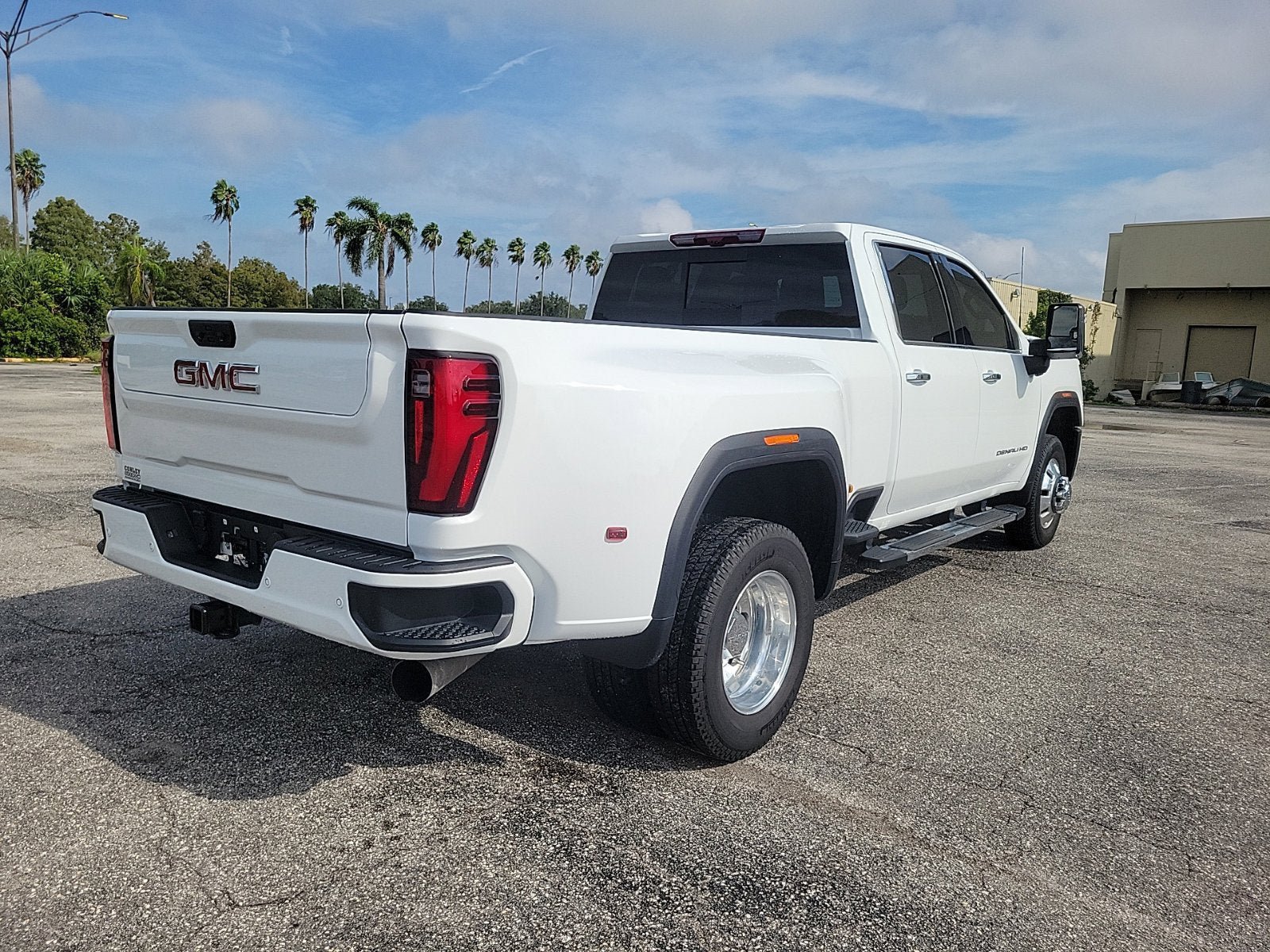 Used 2026 GMC Sierra 3500 Denali w/ Denali Reserve Package AWD/4WD image 6