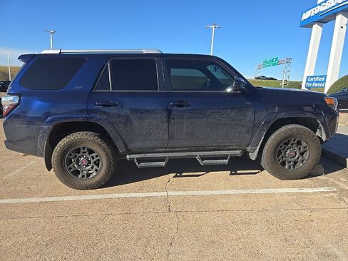 Used 2018 Toyota 4Runner SR5 image 8