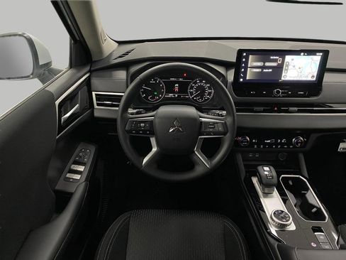 New 2026 Mitsubishi Outlander ES image 12