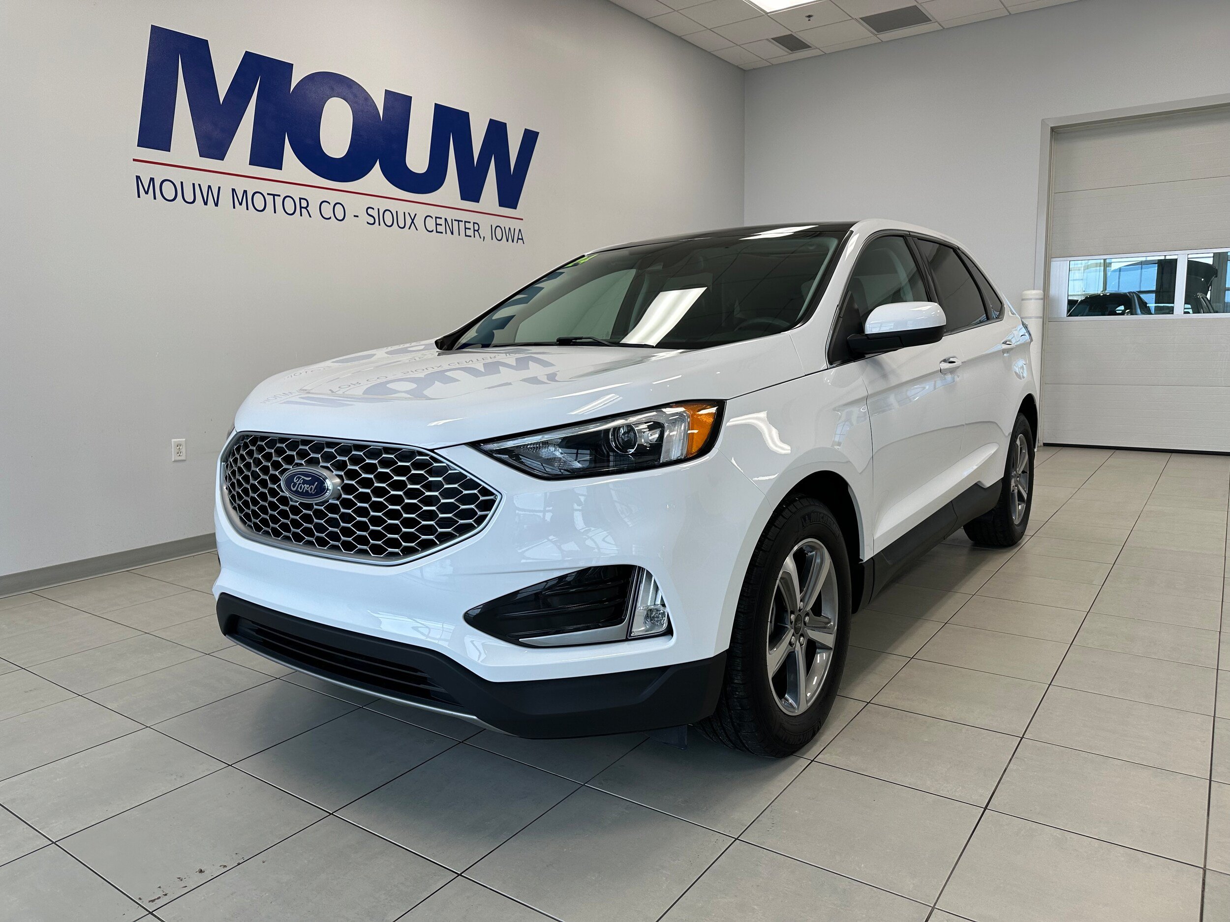 Used 2024 Ford Edge SEL w/ Convenience Package AWD/4WD image 2