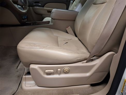 Used 2011 Chevrolet Suburban LTZ image 32