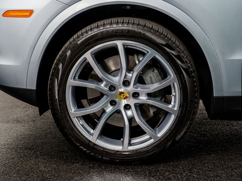 Used 2022 Porsche Cayenne S image 19