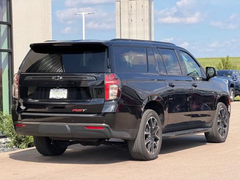 Used 2022 Chevrolet Suburban RST w/ Luxury Package AWD/4WD image 5