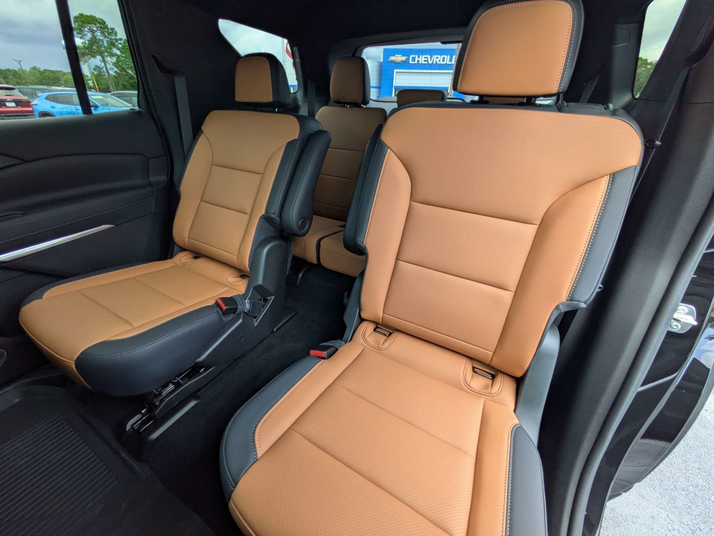 New 2027 Chevrolet Traverse Z71 w/ Enhanced Driving Package AWD/4WD image 10