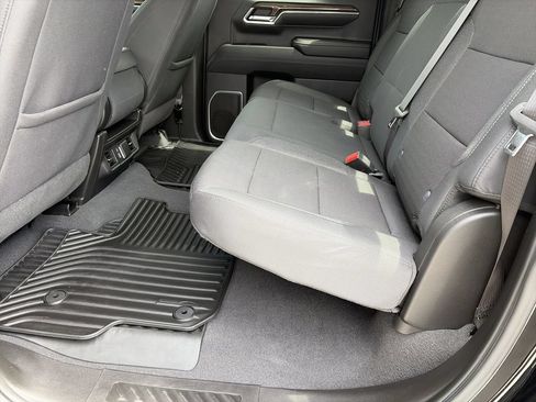 Used 2023 Chevrolet Silverado 1500 LT AWD/4WD image 17