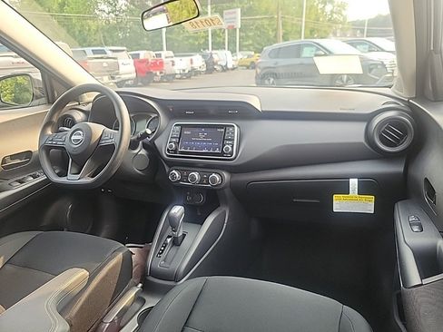 Used 2025 Nissan Kicks Play S image 12