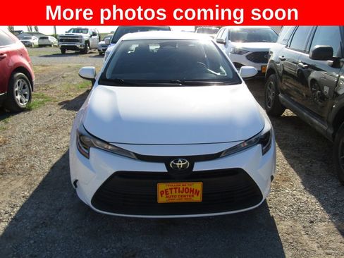 Used 2025 Toyota Corolla LE FWD image 8