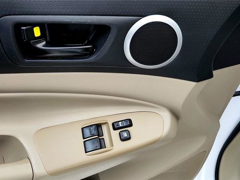 Used 2011 Toyota Tacoma 4x4 Access Cab w/ SR5 Pkg #2 image 24