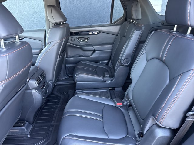 Used 2025 Honda Pilot TrailSport image 6