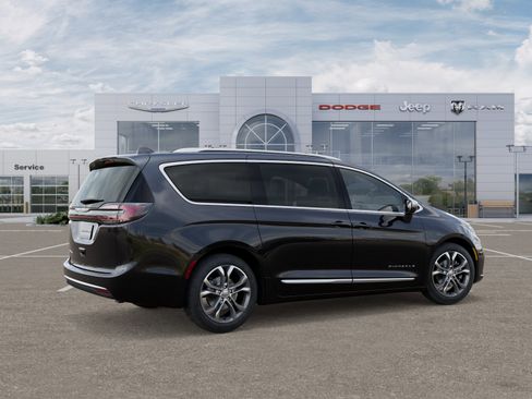 New 2026 Chrysler Pacifica Pinnacle image 5