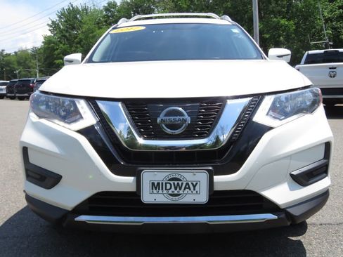 Used 2017 Nissan Rogue SV w/ SV Premium Package AWD/4WD image 2