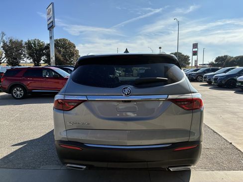 Used 2024 Buick Enclave Premium image 13