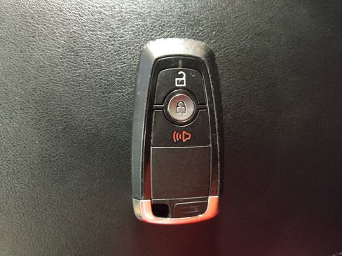 Used 2023 Ford Edge SEL image 32