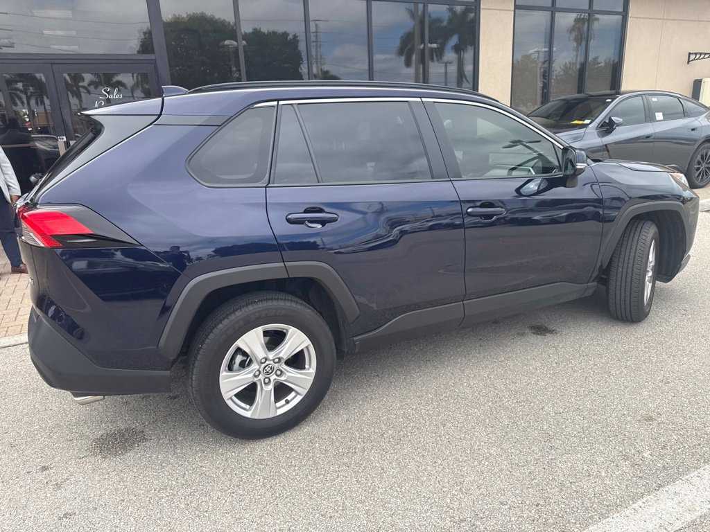 Used 2021 Toyota RAV4 XLE w/ Convenience Package FWD image 13