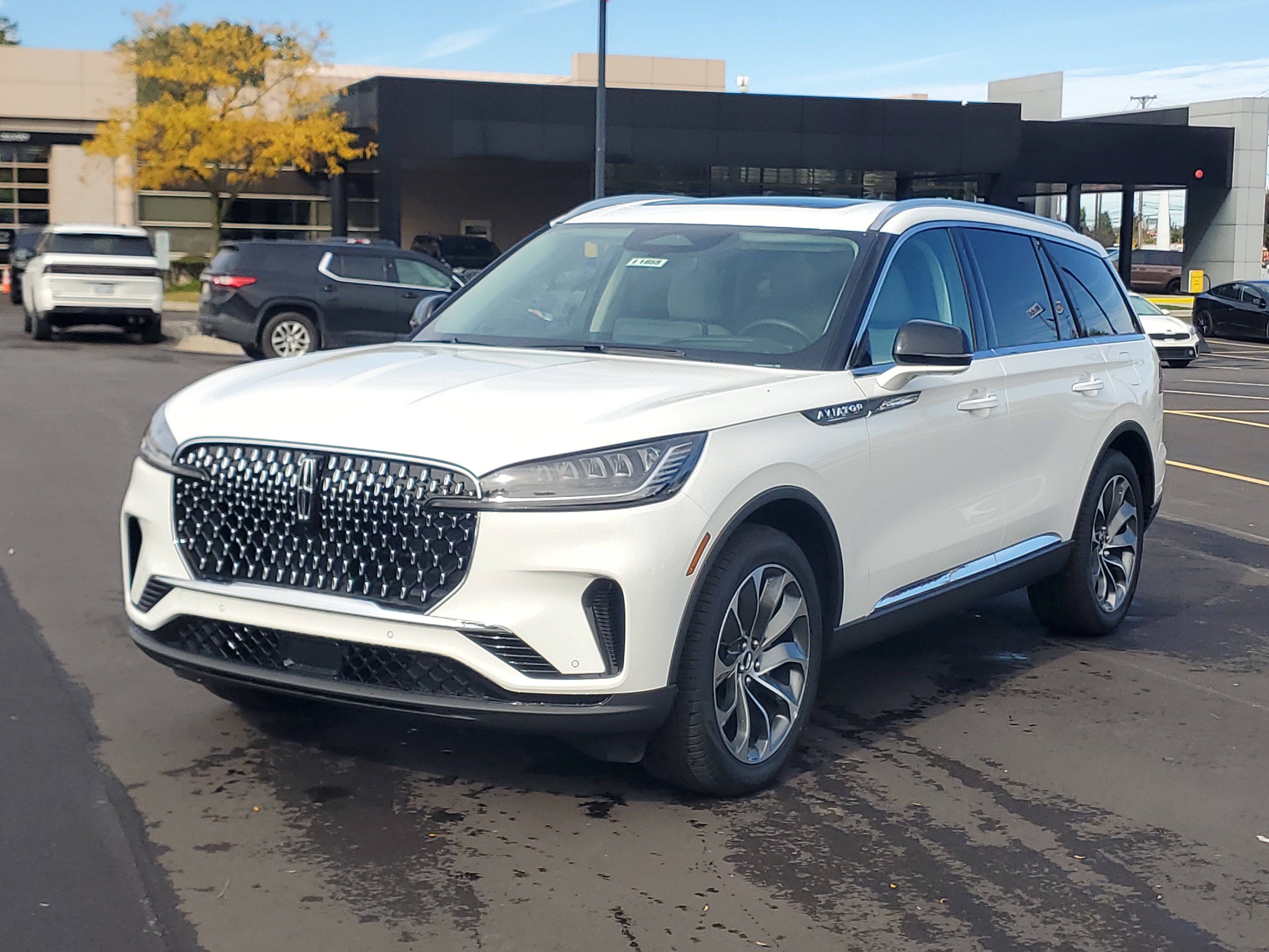 New 2026 Lincoln Aviator AWD image 2