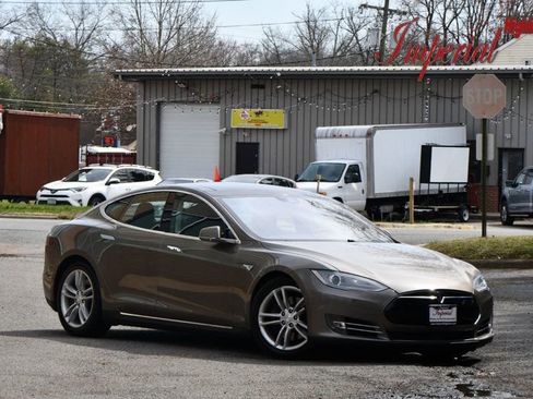 Used 2015 Tesla Model S 70D image 1