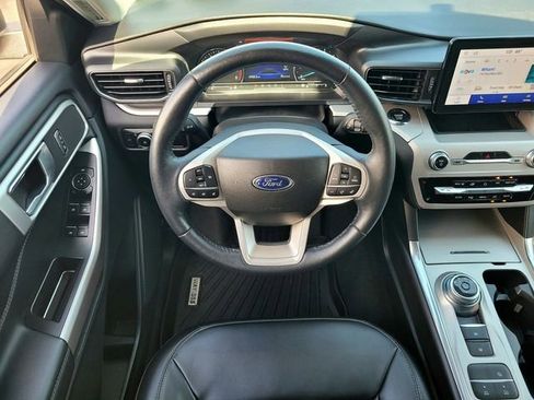 Certified 2023 Ford Explorer XLT w/ Equipment Group 202A RWD image 7