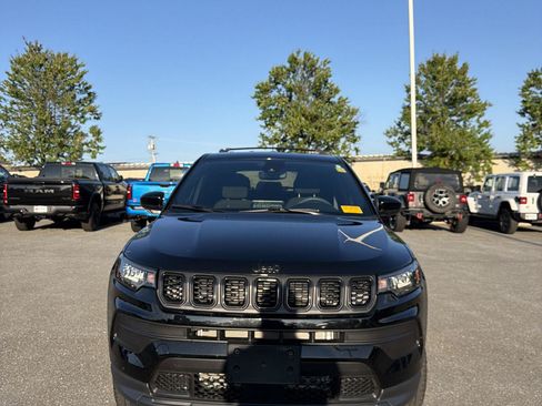 Used 2025 Jeep Compass Sport AWD/4WD image 8