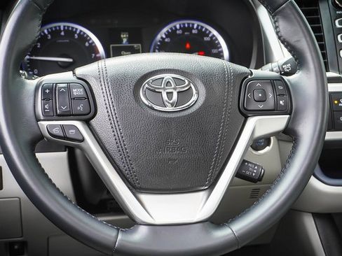 Used 2016 Toyota Highlander XLE image 13