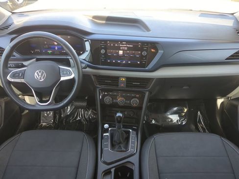 Used 2024 Volkswagen Taos SE image 14